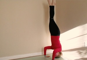 headstand legs crossed2