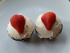 gluten free chocolate cupcakes and cashew buttercream 